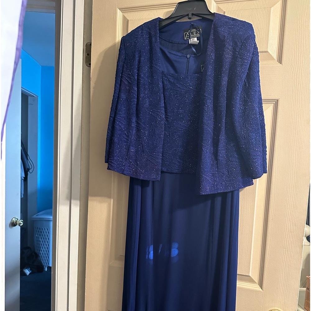New Women’s blue gown XL